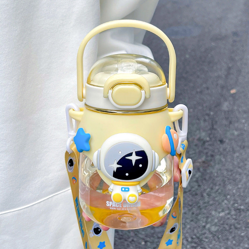 Simple astronaut straw cup girl high-value plastic cup for going out portable drinking cup Cute student pop lid cup