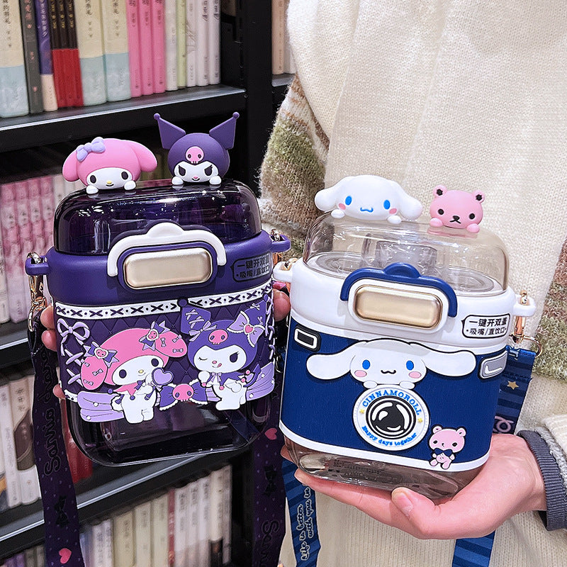 Biberón Sanrio Cute Kids de 700 ml – Vaso de Tritán con Pajita de Kuromi, Cinnamoroll y Hello Kitty con Correa, Botella Portátil de Dibujos Animados