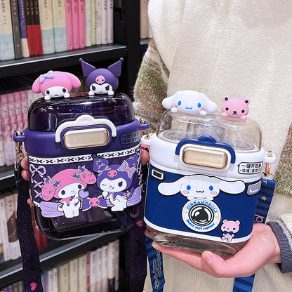 Biberón Sanrio Cute Kids de 700 ml – Vaso de Tritán con Pajita de Kuromi, Cinnamoroll y Hello Kitty con Correa, Botella Portátil de Dibujos Animados