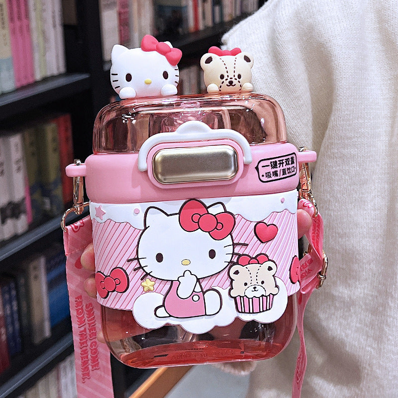 Biberón Sanrio Cute Kids de 700 ml – Vaso de Tritán con Pajita de Kuromi, Cinnamoroll y Hello Kitty con Correa, Botella Portátil de Dibujos Animados