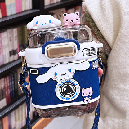 Biberón Sanrio Cute Kids de 700 ml – Vaso de Tritán con Pajita de Kuromi, Cinnamoroll y Hello Kitty con Correa, Botella Portátil de Dibujos Animados