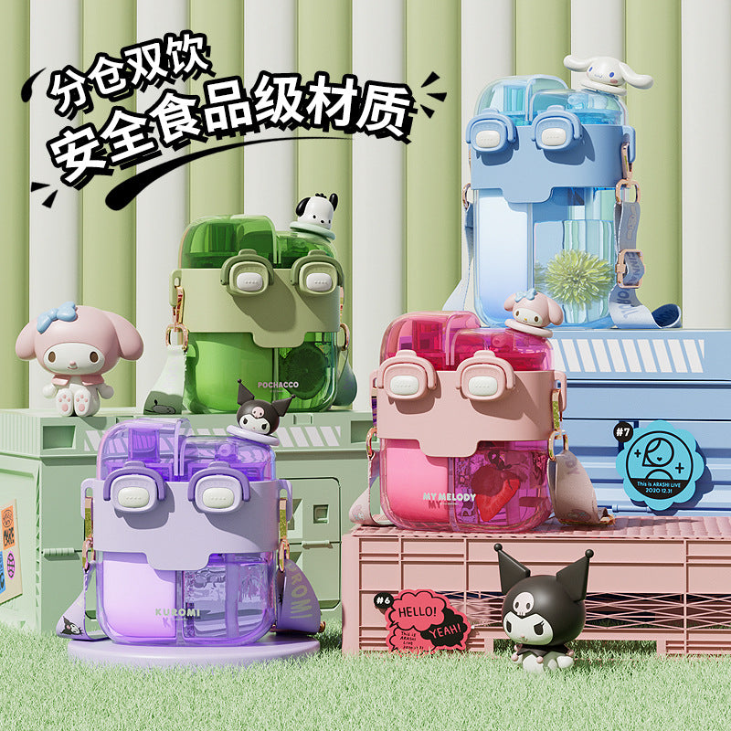 Genuine Sanrio authorized plastic cup, high-value large-capacity partition water cup, convenient elastic lid double drinking cup