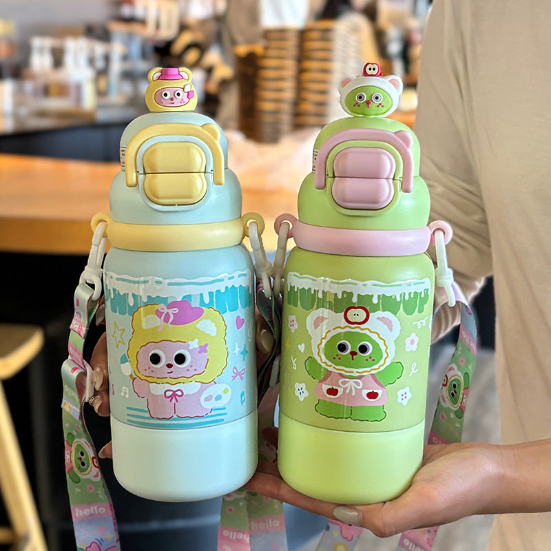 Cute and portable children's pot comes with adjustable cup rope lock design, independent doll straw, direct drinking cup