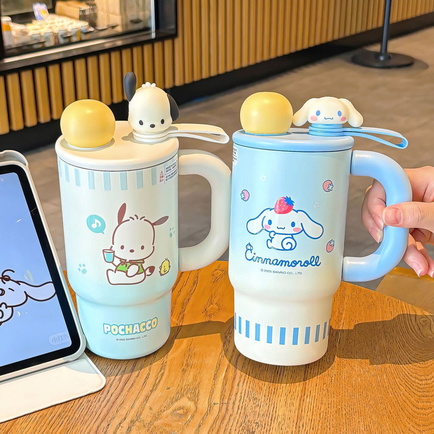 Sanrio Family Gradient Ice Cup – Double-Spout Large Capacity Portable Drinking Cup